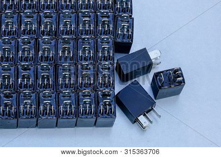 Relays With Five Outputs For Automotive Electrical Systems