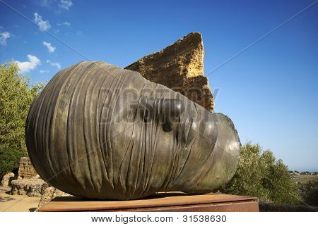 Igor Mitorajs Sculpture