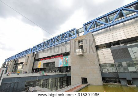 Paris France - May 26, 2019: Unidentified People Visit Cite Science Museum Villette Park Paris Franc