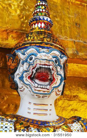 หน้ายักษ์ในวัดพระแก้ว
