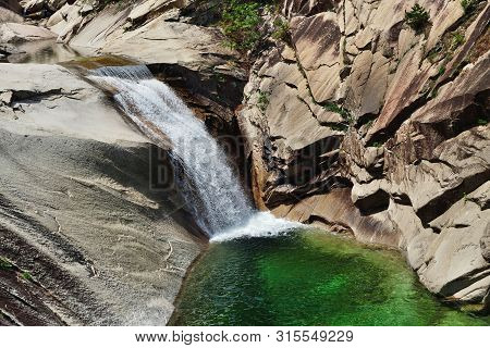 Diamond Mountains. Dprk. Mt.kumgang Trekking Route. Singye Stream Between Rocks