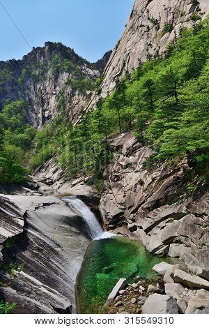 Diamond Mountains. Dprk. Mt.kumgang Trekking Route. Singye Stream Between Rocks