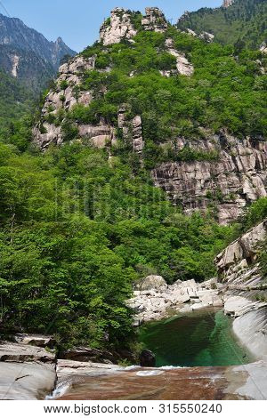 Diamond Mountains. Dprk. Mt.kumgang Trekking Route. Singye Stream Between Rocks