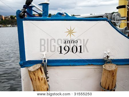Barco tona