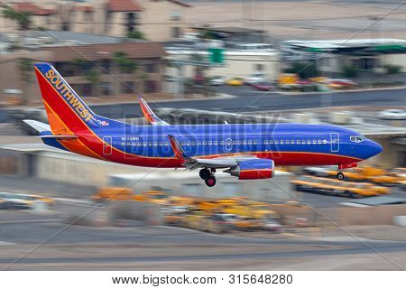 Las Vegas, Nevada, Usa - May 6, 2013: Southwest Airlines Boeing 737 Aircraft On Approach To Land At 