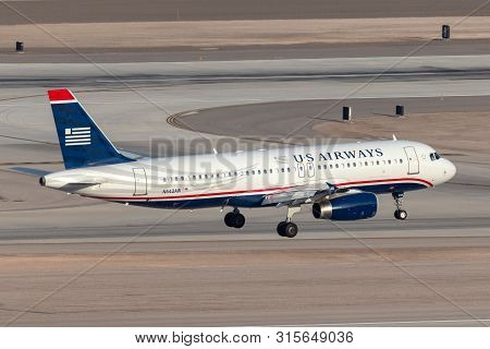 Las Vegas, Nevada, Usa - May 5, 2013: Us Airways Airbus A320 Airliner On Approach To Land At Mccarra