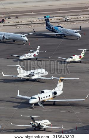 Las Vegas, Nevada, Usa - May 5, 2013: Gulfstream G450 Luxury Business Jet N728mm At Mccarran Interna