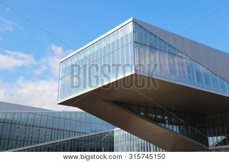 Philadelphia, Usa - June 11, 2013: University Of Pennsylvania (upenn) Singh Center For Nanotechnolog