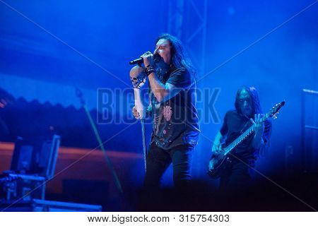 Vocalist James Labrie Singing Live