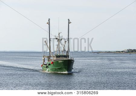 New Bedford, Massachusetts, Usa - August 5, 2019: Commercial Fishing Boat Bountiful Ii Returning To 