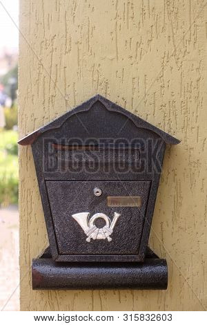Metal Mail Box For Letters. Lockable Mailbox.