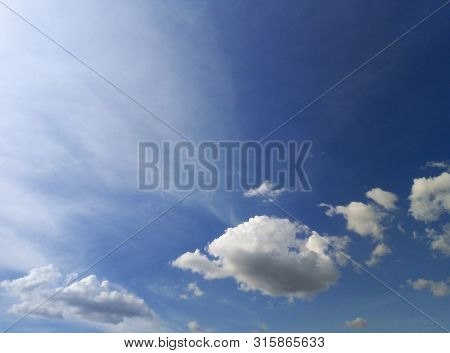Panorama Alam Di Langit Bekasi, Awan Berarak Putih Nan Indah