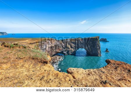 Gorgeous Landscape With Unique Basalt Arch On Dyrholaey Nature Reserve On Atlantic South Coast.
Loca