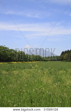Mt.Iwate i błękitne niebo