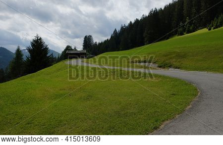 Beautiful Alpine Landscape With Green Meadows, Alpine Cottages And Mountain Peaks, Lechtal, Lech, Au