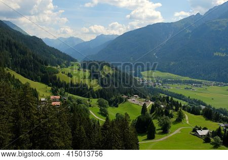 Beautiful Alpine Landscape With Green Meadows, Alpine Cottages And Mountain Peaks, Lechtal, Lech, Au