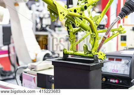 Electrode Gun Holder Or Mig Welding Torch And Tip Simulated Path Of Weld By Robot For Assembly Body 