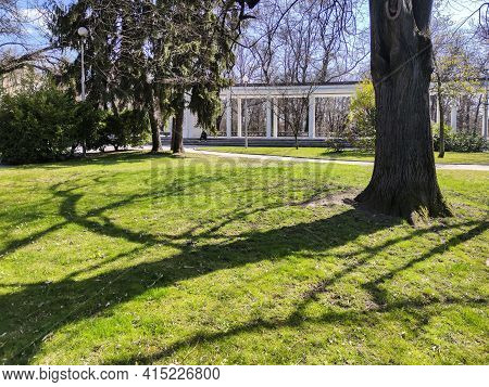 Hisarya, Bulgaria - December 26, 2018:  Fountain With Mineral Water Under Roman Columns In Town Of H