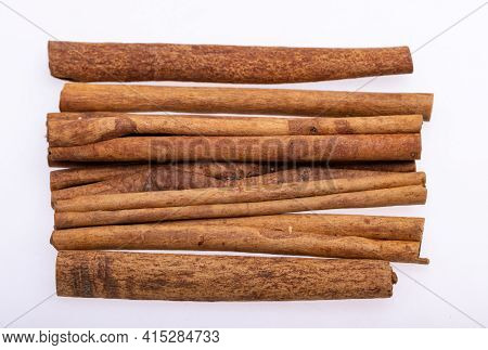 Cinnamon Sticks, Classic Spice From The Inner Bark Of Tropical Asian Trees, Flavorful And Aromatic F