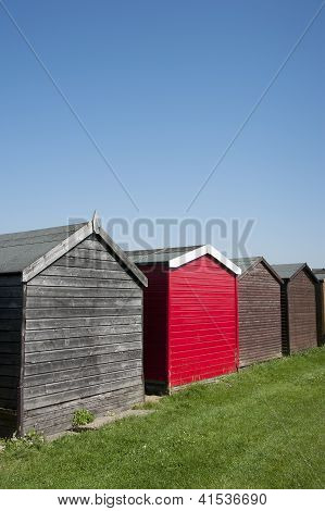 Pláž chaty na Dovercourt, poblíž Harwich Essex, Velká Británie.