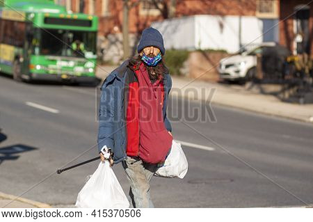 Frederick, Maryland, Usa 11-22-2020: A Long Haired Caucasian Homeless Man Is Walking In The Street I