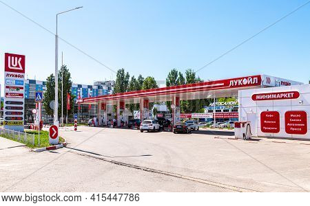 Samara, Russia - May 29, 2020: Lukoil Gas Station With Fueling Cars. Lukoil Is One Of The Largest Ru