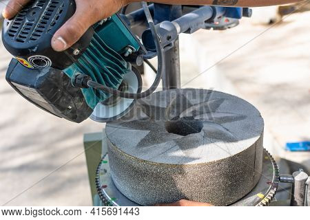 Nixtamal Millstone Grinding Machine