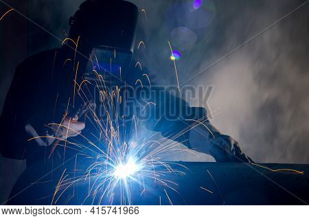 Welder Safety Wear Industrial Automotive Part In Factory