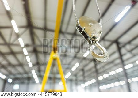Close Up Swivel Electric Crane Hook For Overhead Crane In The Workshop Or Factory
