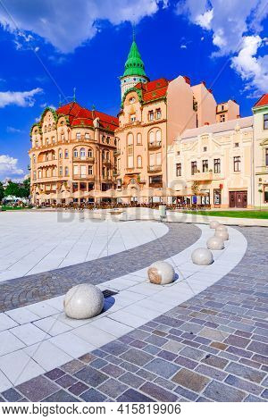 Oradea, Crisana. Union Square In Western Transylvania, Romania. Summer Sunlight Travel Place.