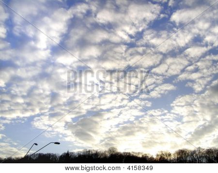 sonnige Himmel mit Wolken