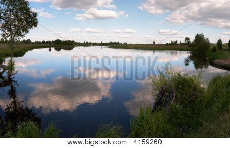 Kesän Aki järvi