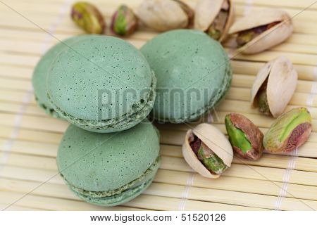 Pistachio macaroons and pistachio nuts