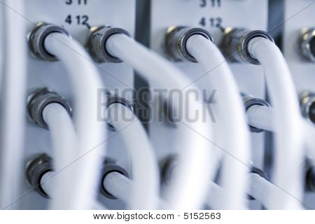 Síťový kabel připojen k přepínači