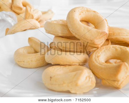 意大利煮脆饼干： Taralli。