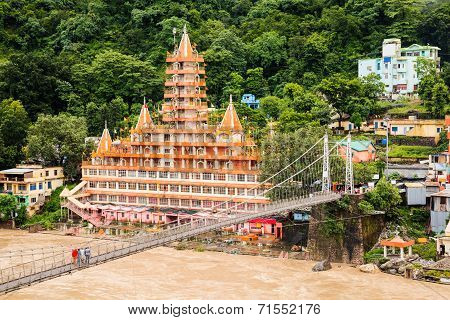 Lakshman jhula bridge