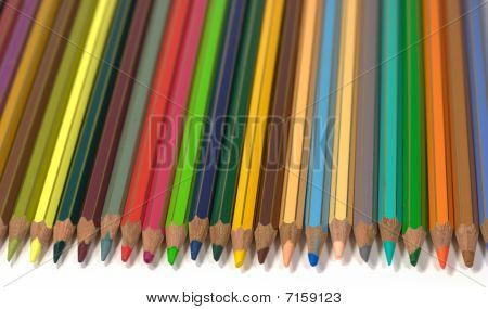 Veel kleur potloden geïsoleerd op wit