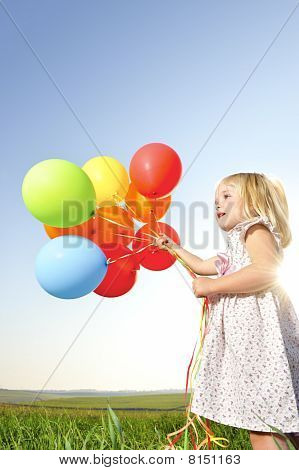 Renkli balon kız
