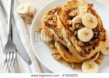 French toast with bananas, walnuts and maple syrup