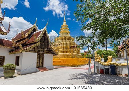 Chiang Mai, Thailand. Wat Phra That Sri Chom Thong Temple.
