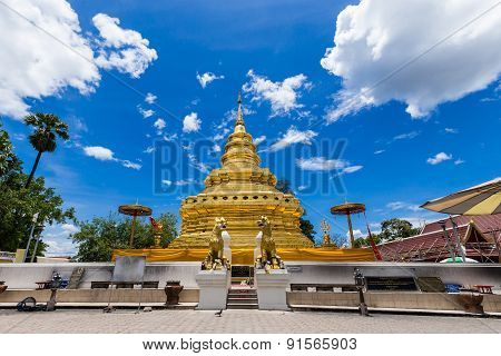 Chiang Mai, Thailand. Wat Phra That Sri Chom Thong Temple.