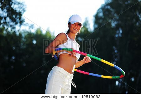 woman rotates hula hoop