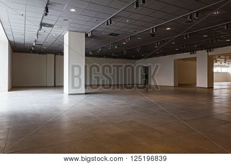 View on large showroom in a modern business centre with ceiling light.