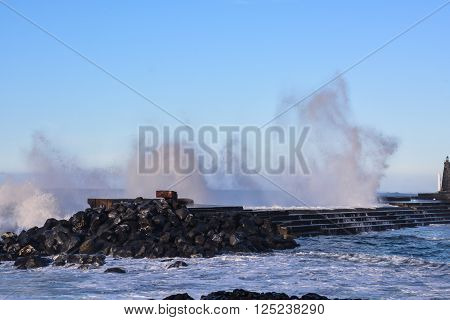 Photo Picture of a BIg Wave in the Ocean