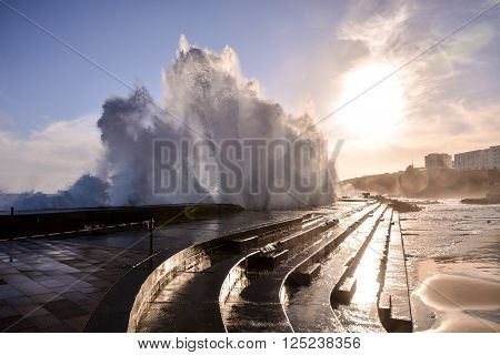 Photo Picture of a BIg Wave in the Ocean