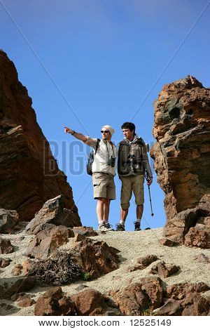 Turisty v desertic oblasti
