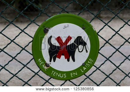 It is a sign on the fence of one of the Parisian parks banning dog walking.
