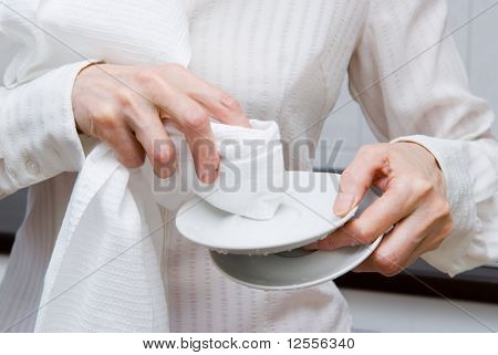 เสิร์ฟเย็นจานรองหลังจากเลี้ยง