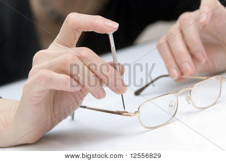 ซ่อมแว่นตา