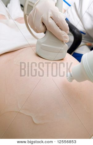 การสแกนตับของหญิงตั้งครรภ์ในคลินิก